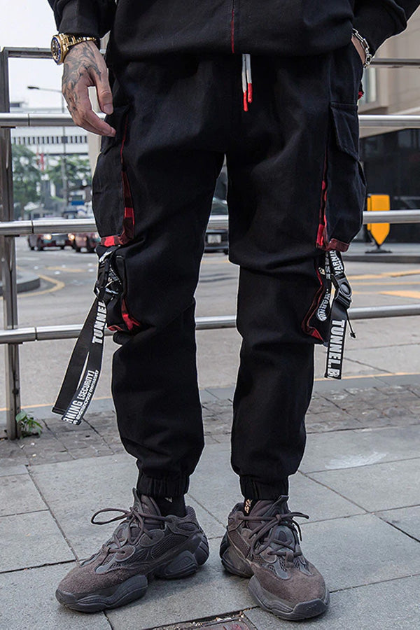 http://streetwear-outfit.com/cdn/shop/products/black-and-red-cargo-pants.jpg?v=1643798513